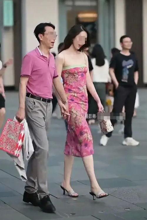 成都街拍小三吃瓜视频,网友热议剧情反转  第3张