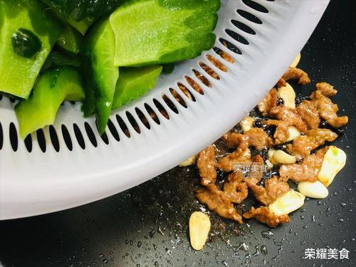 凉瓜可以油炸吃吗视频,美味与健康的完美结合  第3张