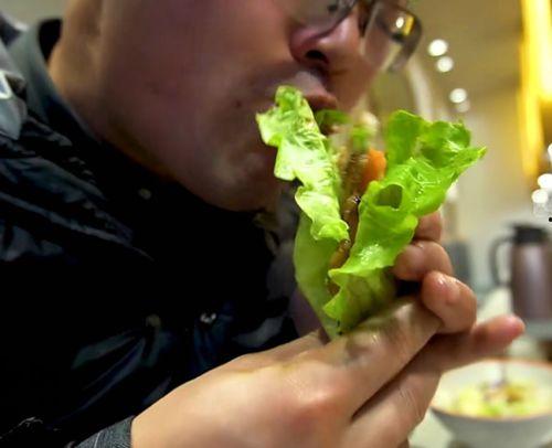 崔布局徐猫藓吃瓜视频,揭秘娱乐圈幕后故事  第2张