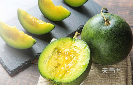 唐山小姑娘吃哈密瓜视频,唐山萌娃甜蜜演绎哈密瓜美食之旅  第2张