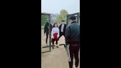 小混混每日吃瓜视频,小混混带你领略娱乐圈风云变幻 第2张 小混混每日吃瓜视频,小混混带你领略娱乐圈风云变幻 第2张