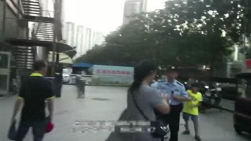 女生街头打架吃瓜视频,女生互殴现场,围观群众成“吃瓜群众” 第3张 女生街头打架吃瓜视频,女生互殴现场,围观群众成“吃瓜群众” 第3张