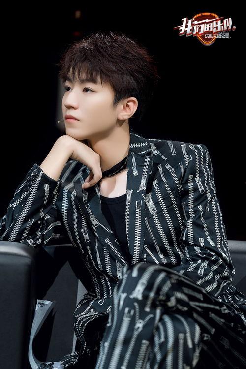 王俊凯吃瓜阿婆视频播放,娱乐圈新现象？  第2张