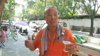 路人吃瓜喝水视频  第2张